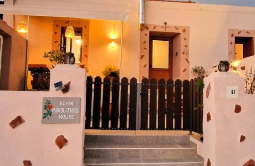 Monolithos House | 135 m² House ∙ 3 bedrooms ∙ 10 guests