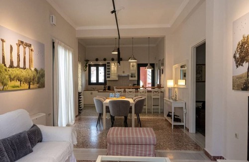 Kalamata Villa | 135 m² Villa ∙ 3 bedrooms ∙ 8 guests