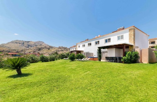 Kolymbia House | 140 m² House ∙ 4 bedrooms ∙ 10 guests