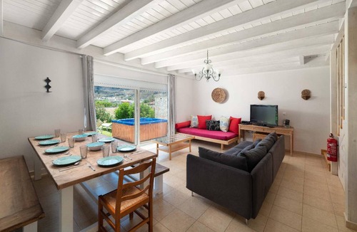 Kolymbia House | 140 m² House ∙ 4 bedrooms ∙ 10 guests