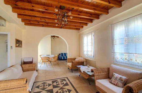 Gavrio House | 150 m² House ∙ 3 bedrooms ∙ 127 guests