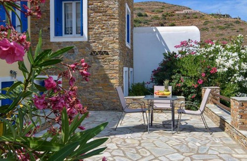 Gavrio House | 150 m² House ∙ 3 bedrooms ∙ 127 guests