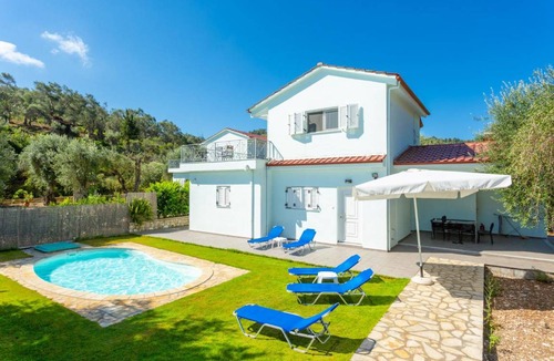 Longos Villa | 150 m² Villa ∙ 3 bedrooms ∙ 10 guests