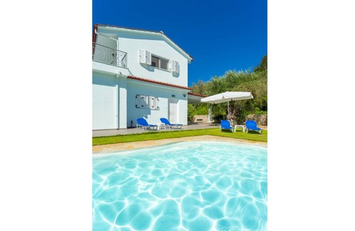 Longos Villa | 150 m² Villa ∙ 3 bedrooms ∙ 10 guests