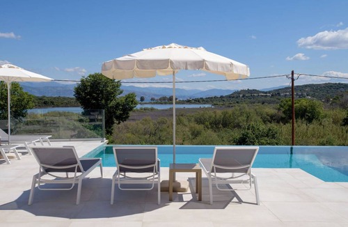 Petaleia Villa | 158 m² Villa ∙ 3 bedrooms ∙ 6 guests