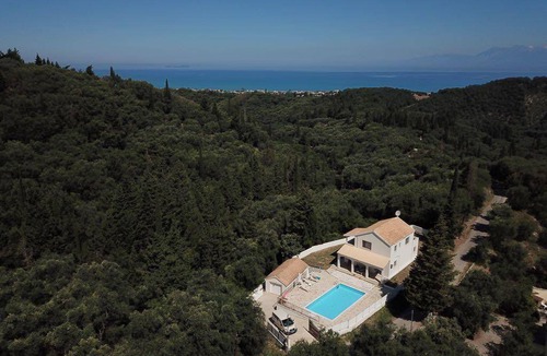 Petaleia House | 160 m² House ∙ 3 bedrooms ∙ 6 guests