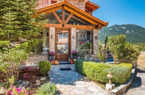 Arachova House | 160 m² House ∙ 4 bedrooms ∙ 8 guests