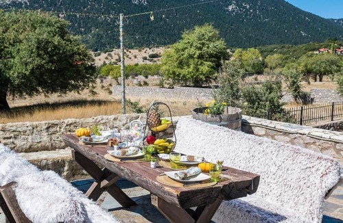 Arachova House | 160 m² House ∙ 4 bedrooms ∙ 8 guests