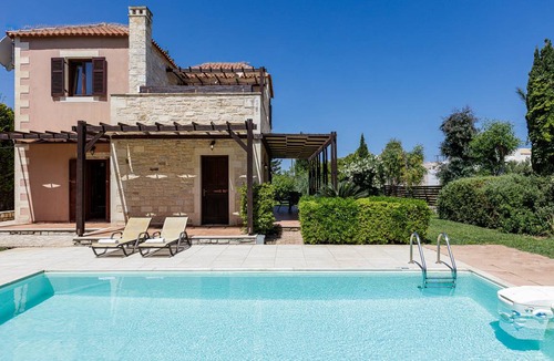 Adelianos Kampos Villa | 160 m² Villa ∙ 3 bedrooms ∙ 6 guests