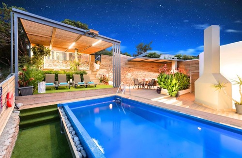 Vathi House | 165 m² House ∙ 5 bedrooms ∙ 13 guests