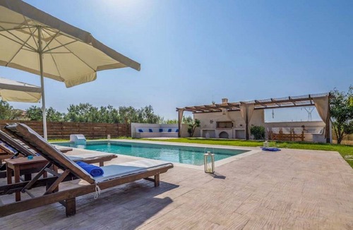 Alykes Villa | 170 m² Villa ∙ 4 bedrooms ∙ 8 guests