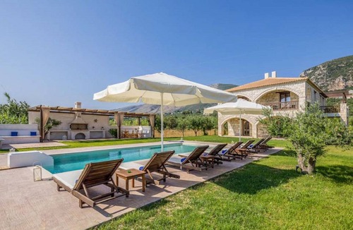 Alykes Villa | 170 m² Villa ∙ 4 bedrooms ∙ 8 guests