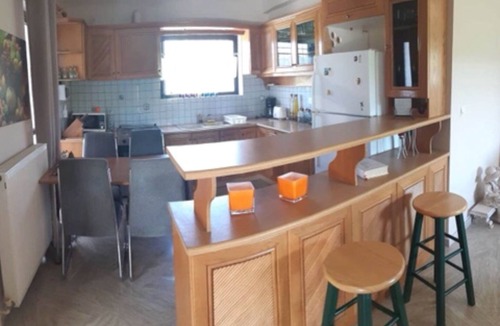 Raches Villa | *170sm Maisonette *Wifi & PL &FP +2min drive to Sea*