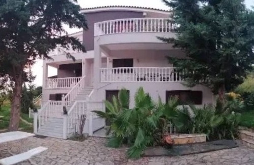 Raches Villa | *170sm Maisonette *Wifi & PL &FP +2min drive to Sea*