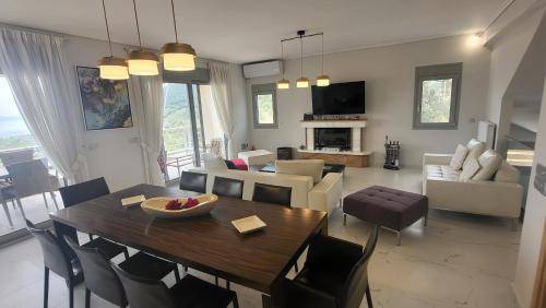 Melissopetra Villa | 178 m² Villa ∙ 4 bedrooms ∙ 8 guests