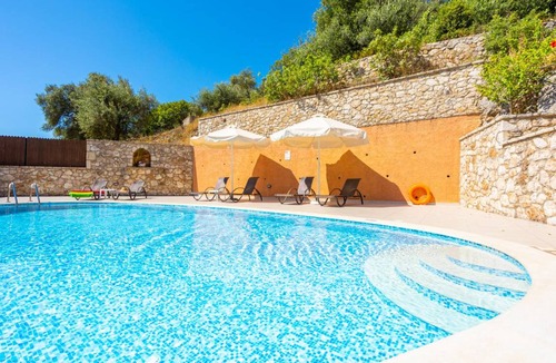 Katavolos Villa | 180 m² Villa ∙ 3 bedrooms ∙ 8 guests