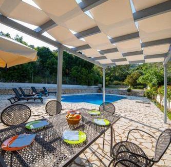 Apraos Villa | 180 m² Villa ∙ 4 bedrooms ∙ 8 guests