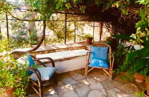Vlikhos House | 18th century Villa by the sea with big garden