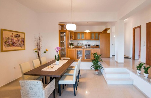 Dilofo House | 190 m² House ∙ 4 bedrooms ∙ 8 guests