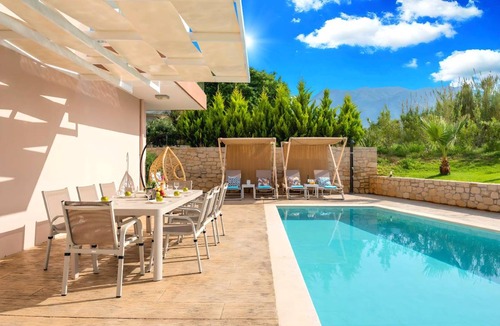 Kavros House | 190 m² House ∙ 3 bedrooms ∙ 12 guests