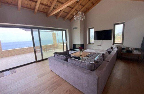 Lefktron Villa | 194 m² Villa ∙ 3 bedrooms ∙ 8 guests