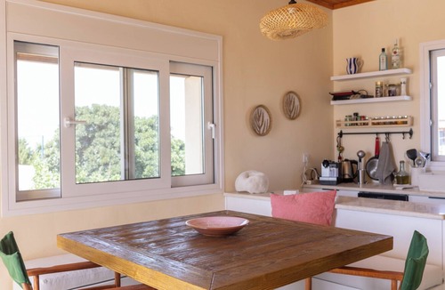 Aegina Town Cottage | 1960s Stonehouse, with spacious veranda & garden, 5min from the beach