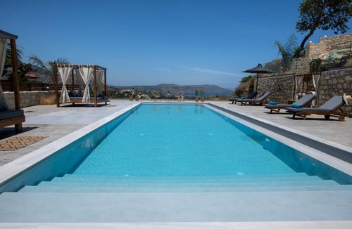 Kournas Villa | 198 m² Villa ∙ 5 bedrooms ∙ 12 guests