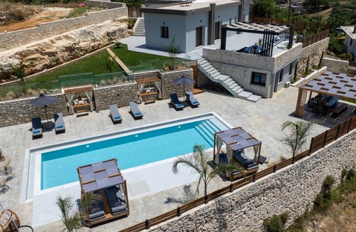 Kournas Villa | 198 m² Villa ∙ 5 bedrooms ∙ 12 guests