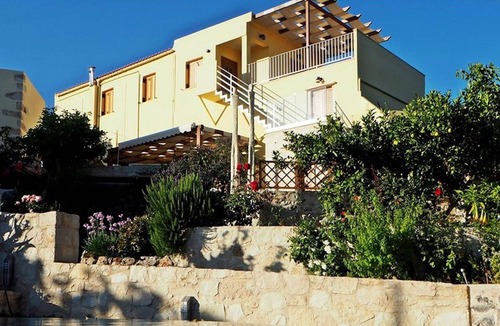 Drapanos Apartment | 2 apartments sharing garden and pool