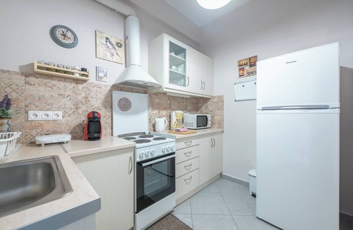Omonia Apartment | 2-bedroom apartment in enchanting Athina with AC
