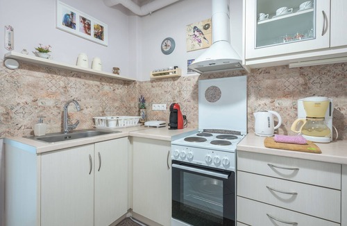 Omonia Apartment | 2-bedroom apartment in enchanting Athina with AC