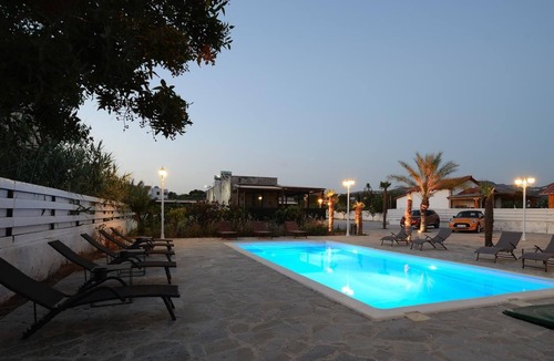 Kontos House | 2-bedroom bungalow in beautiful AEGINA with WiFi, AC. Enjoy your stay