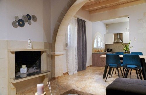Spilia House | 2-Bedroom Retreat: Pool, Cretan Beaches, Local Charm !