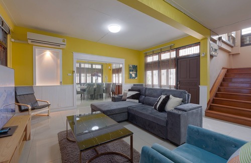 Asoke House | 2 minutes walk to Asok BTS/MRT/Terminal 21 Sukhumvit 19. Best Location in BKK!