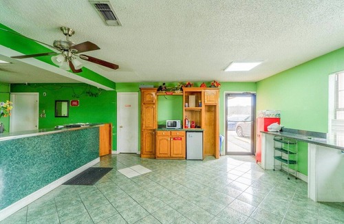 Mineral Wells Apartment | 2 Queen Beds Non-Smoking