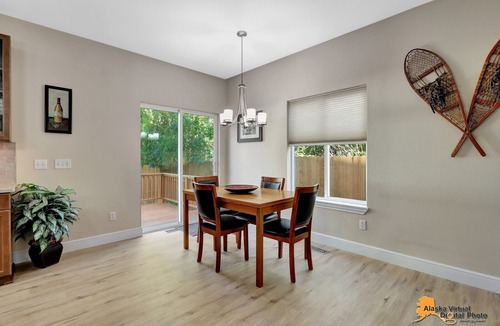 University Area Condo | 2 Spacious 4-bedroom condo in charming Anchorage with WiFi in UMED district