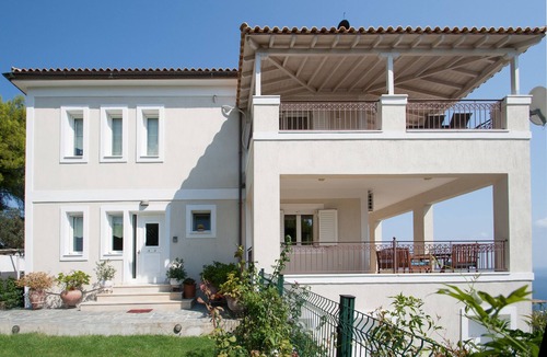 Katsarou Villa | 2-storey Spacious Villa, Infinitive view & Yard with BIO Greens