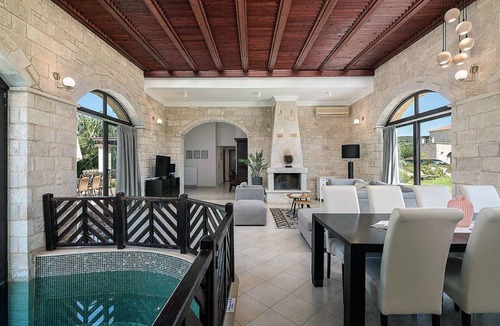 Platanias Town House | 200 m² Farmhouse ∙ 4 bedrooms ∙ 8 guests