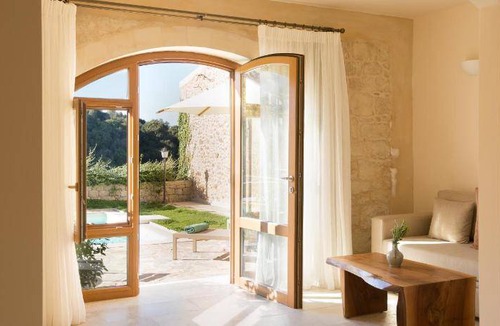 Kapsaliana Hotel | 200 m² Hotel ∙ 4 bedrooms ∙ 127 guests