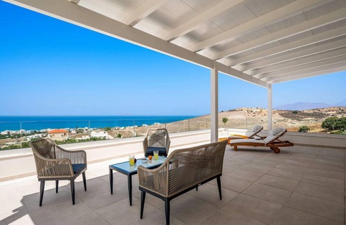 Kalamaki House | 200 m² House ∙ 2 bedrooms ∙ 5 guests