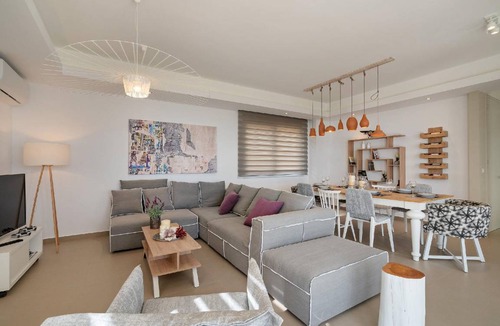Mariou House | 200 m² House ∙ 4 bedrooms ∙ 9 guests