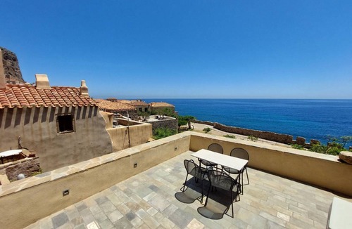 Monemvasia House | 200 m² House ∙ 6 bedrooms ∙ 12 guests