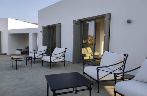 Milos Villa | 200 m² Villa ∙ 1 bedroom ∙ 8 guests