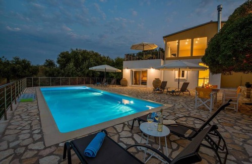 Koutsi Villa | 200 m² Villa ∙ 3 bedrooms ∙ 6 guests
