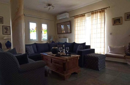 Corinth Villa | 200 m² Villa ∙ 4 bedrooms ∙ 7 guests