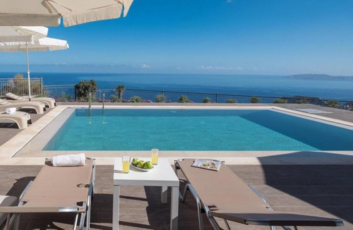 Agia Pelagia Villa | 200 m² Villa ∙ 4 bedrooms ∙ 9 guests