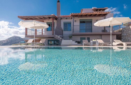 Agia Pelagia Villa | 200 m² Villa ∙ 4 bedrooms ∙ 9 guests