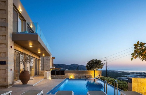 Limeniskos House | 210 m² House ∙ 5 bedrooms ∙ 12 guests