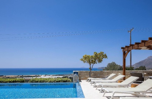 Limeniskos House | 210 m² House ∙ 5 bedrooms ∙ 12 guests