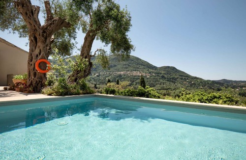 Achilleio Villa | 210 m² Villa ∙ 3 bedrooms ∙ 7 guests
